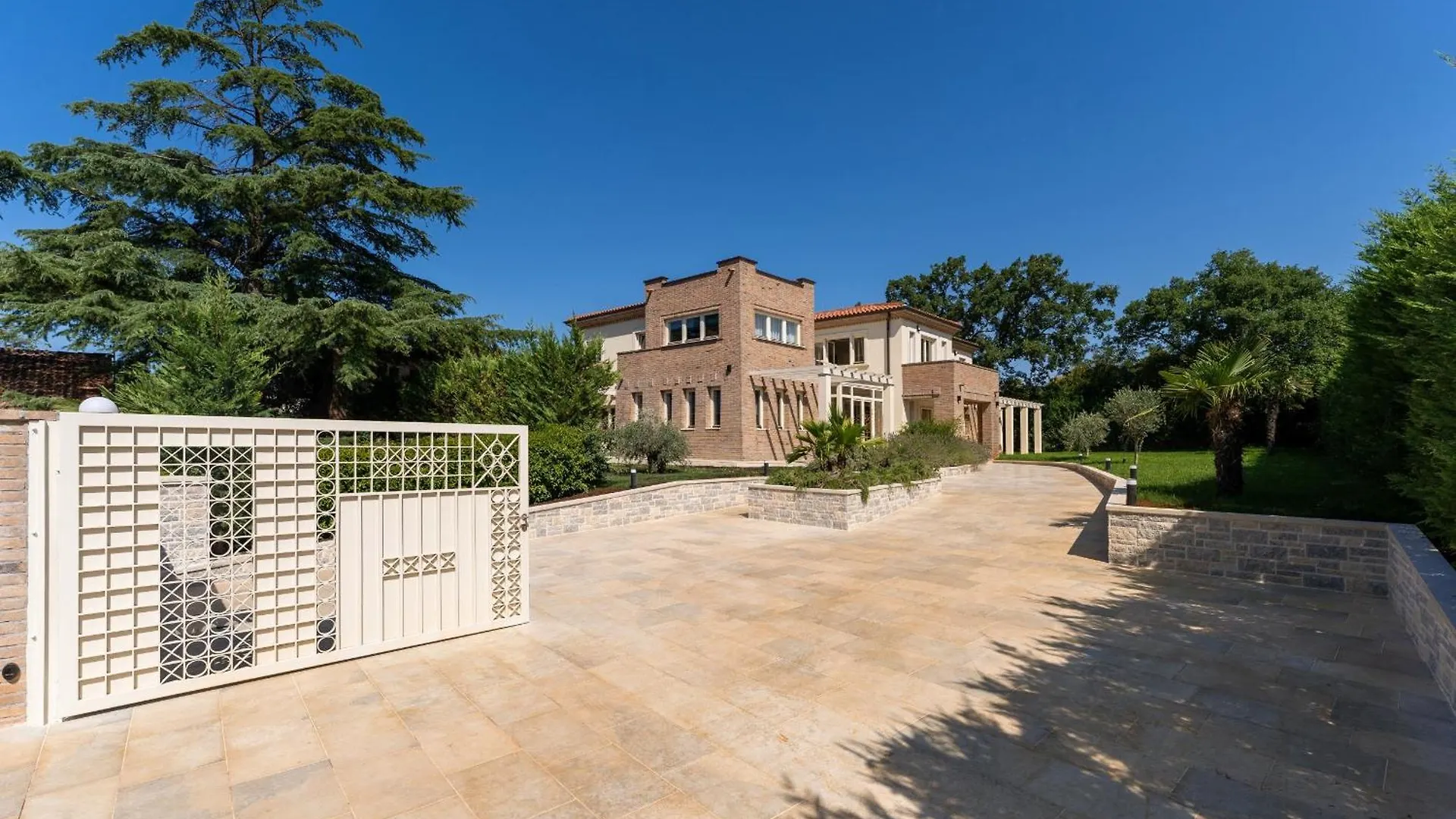 Luxury Villa Lionea In Porec For 10 People With Sea View & Private Pool
